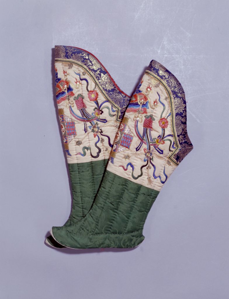 图片[1]-Light apricot yellow satin embroidered cotton stockings-China Archive